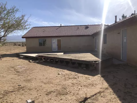 6955 Maricopa Rd, Phelan, CA 92371 photo 3