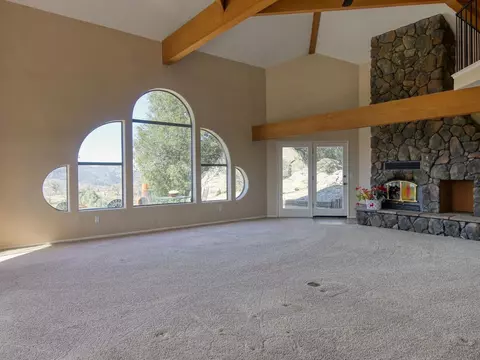 24601 Paramount Dr, Tehachapi, CA 93561 photo 6