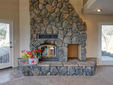 24601 Paramount Dr, Tehachapi, CA 93561 photo 9