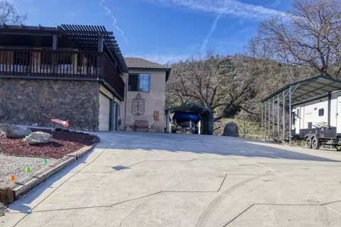 24601 Paramount Dr, Tehachapi, CA 93561 photo 4