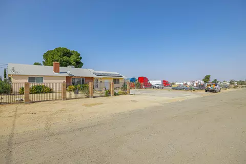 42605 7th St E, Lancaster, CA 93535 photo 2