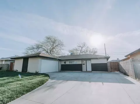 45521 3rd St E, Lancaster, CA 93535 photo 1
