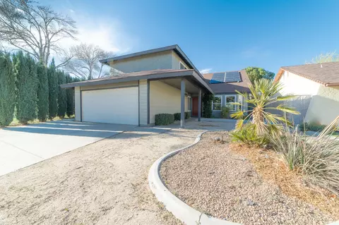 3155 Darkwood St, Lancaster, CA 93536 photo 2