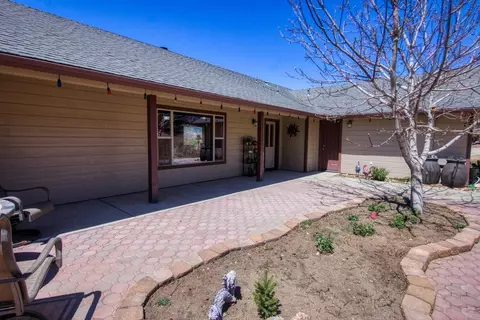 24121 El Rancho Dr, Tehachapi, CA 93561 photo 2