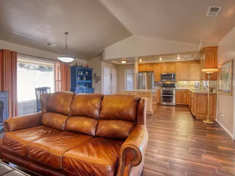24121 El Rancho Dr, Tehachapi, CA 93561 photo 8