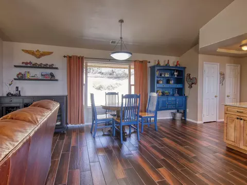 24121 El Rancho Dr, Tehachapi, CA 93561 photo 9