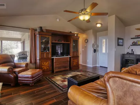 24121 El Rancho Dr, Tehachapi, CA 93561 photo 7