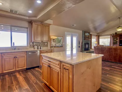 24121 El Rancho Dr, Tehachapi, CA 93561 photo 13