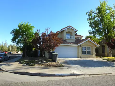 1703 Mesa Dr E, Lancaster, CA 93535 photo 3