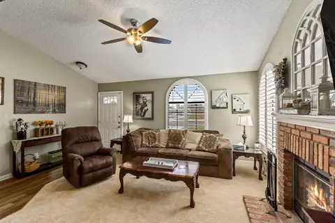 43257 Echard Ave, Lancaster, CA 93536 photo 4