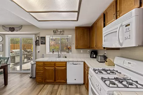 43257 Echard Ave, Lancaster, CA 93536 photo 8