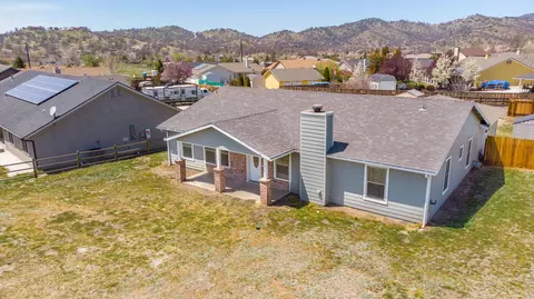 27921 Stallion Springs Dr, Tehachapi, CA 93561 photo 3