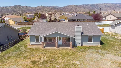 27921 Stallion Springs Dr, Tehachapi, CA 93561 photo 2