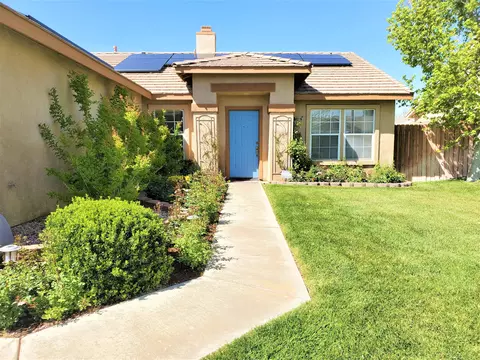 6035 Treehaven Ct, Lancaster, CA 93536 photo 4