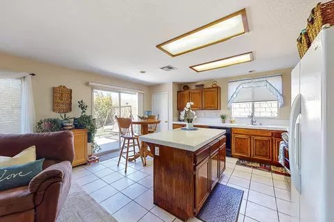 6035 Treehaven Ct, Lancaster, CA 93536 photo 13