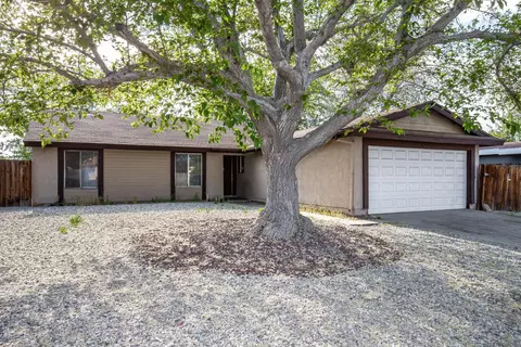 44323 Gingham Ave, Lancaster, CA 93535 photo 2