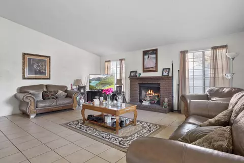 1747 E Avenue K E, Lancaster, CA 93535 photo 4