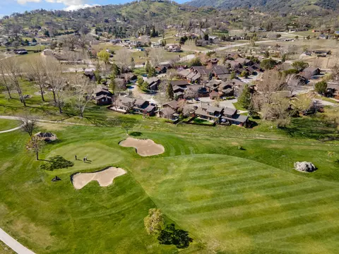 53 Meadow Lakes Dr, Tehachapi, CA 93561 photo 3