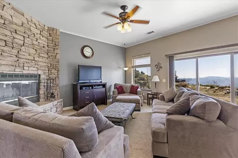 25661 Territory Way, Tehachapi, CA 93561 photo 4