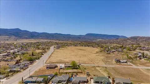 22112 Copper St, Tehachapi, CA 93561 photo 8
