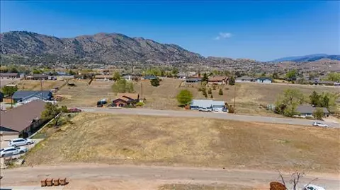 22112 Copper St, Tehachapi, CA 93561 photo 6