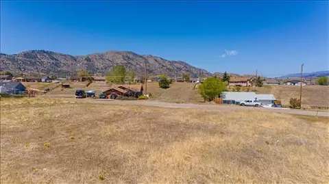 22112 Copper St, Tehachapi, CA 93561 photo 2