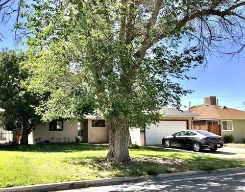 44039 Cedar Ave, Lancaster, CA 93534 photo 2