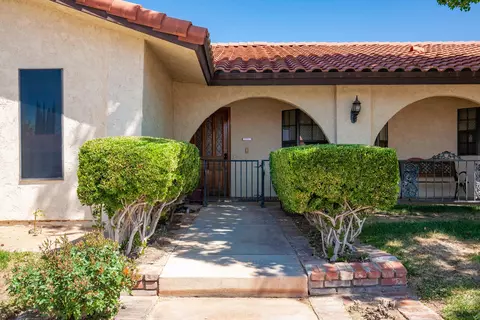 3215 Versailles Ct, Lancaster, CA 93536 photo 3