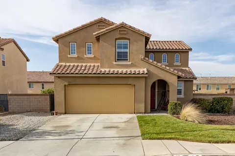 2205 Cypress St, Lancaster, CA 93535 photo 2