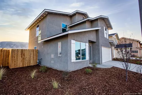 436 Jonathan Pl, Tehachapi, CA 93561 photo 2