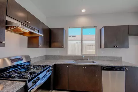11929 Bluff Ct, Adelanto, CA 92301 photo 4