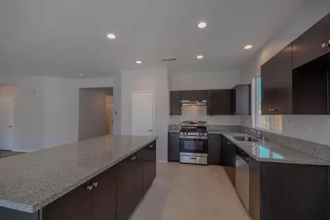 11929 Bluff Ct, Adelanto, CA 92301 photo 5