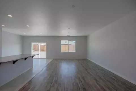11929 Bluff Ct, Adelanto, CA 92301 photo 2