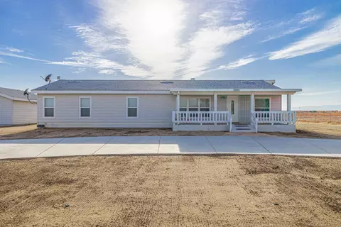 47255 93rd St W, Lancaster, CA 93536 photo 2