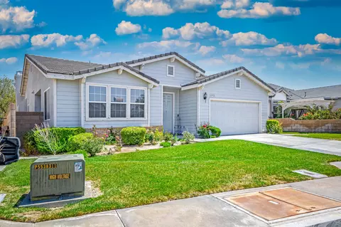 43910 Cantabury St, Lancaster, CA 93536 photo 2