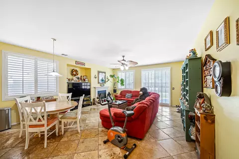 43910 Cantabury St, Lancaster, CA 93536 photo 9
