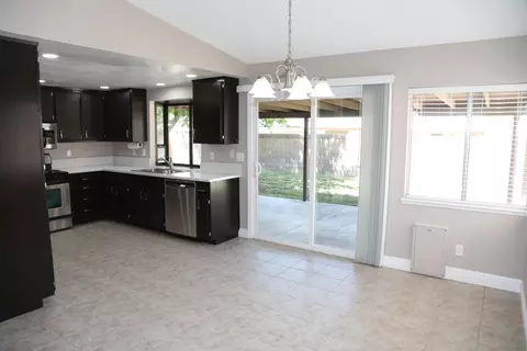 2109 Dallin St, Lancaster, CA 93536 photo 3