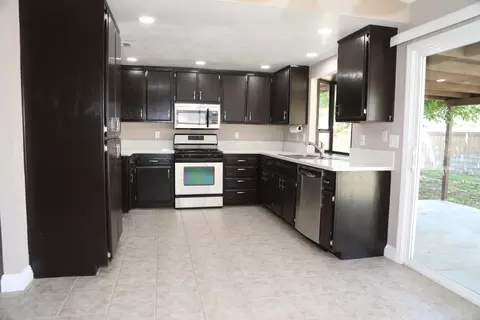 2109 Dallin St, Lancaster, CA 93536 photo 4