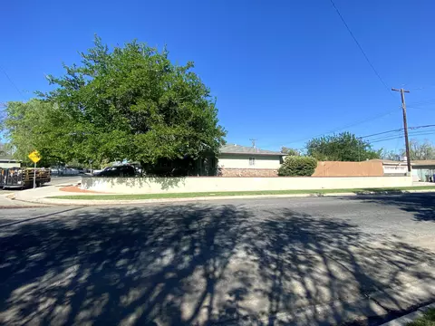 639 Oldfield St E, Lancaster, CA 93535 photo 2