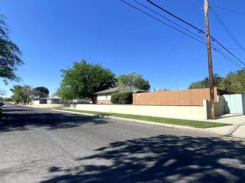 639 Oldfield St E, Lancaster, CA 93535 photo 3