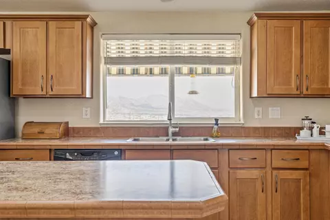 19400 Albany St, Tehachapi, CA 93561 photo 13