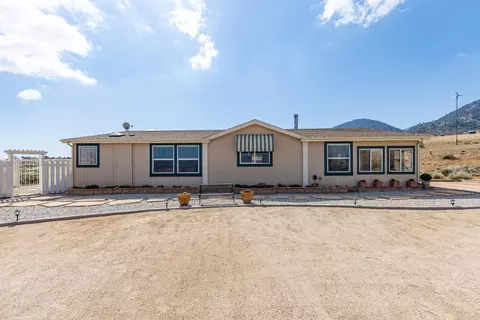 19400 Albany St, Tehachapi, CA 93561 photo 5