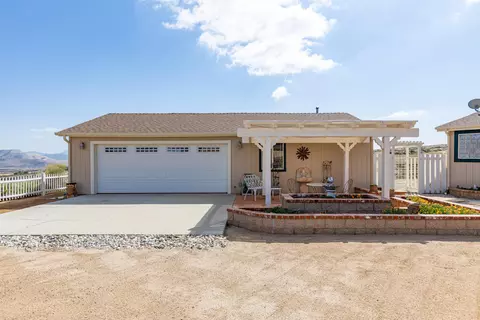 19400 Albany St, Tehachapi, CA 93561 photo 4