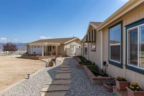 19400 Albany St, Tehachapi, CA 93561 photo 6