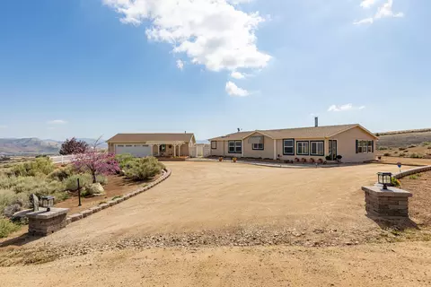 19400 Albany St, Tehachapi, CA 93561 photo 3
