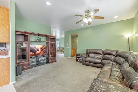 2049 Benfar Dr, Lancaster, CA 93535 photo 13