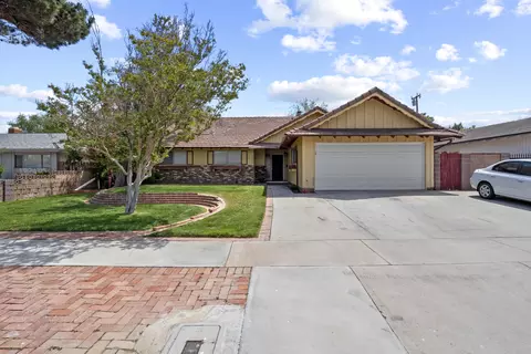 43846 Cedar Ave, Lancaster, CA 93534 photo 2