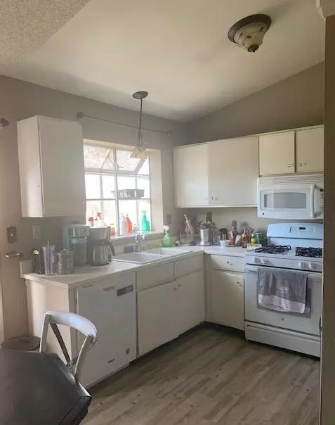 211 Chestnut Ct, Tehachapi, CA 93561 photo 2
