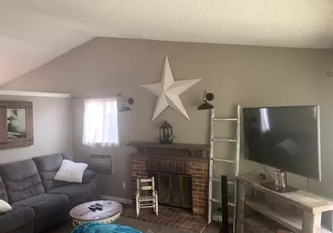 211 Chestnut Ct, Tehachapi, CA 93561 photo 3