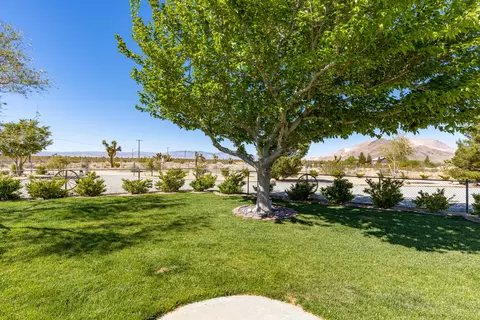 8848 49th St W, Mojave, CA 93501 photo 4